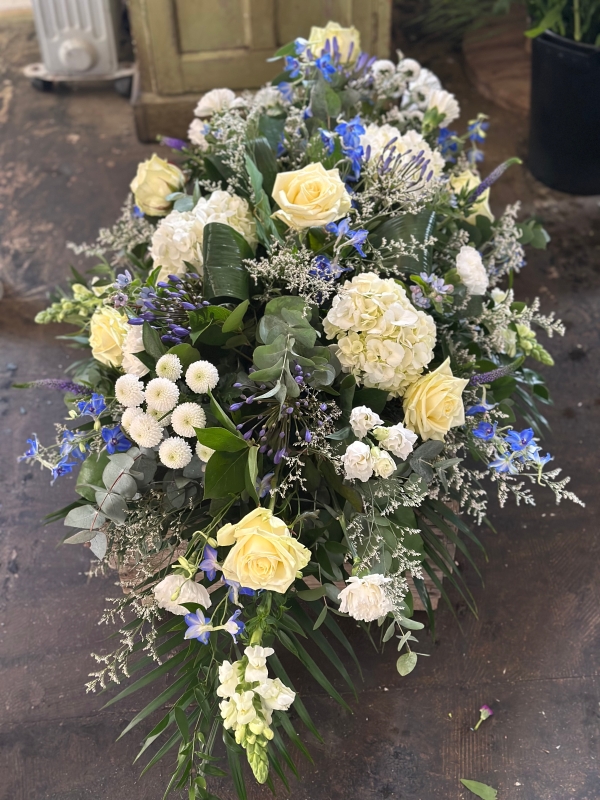 Coffin spray :  White & Blue